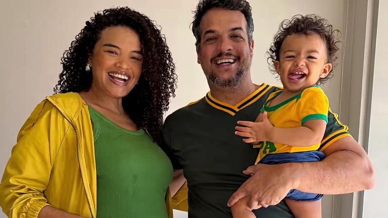 Grávida, Lucy Ramos exibe barrigão em foto em família — Foto: reprodução/instagram