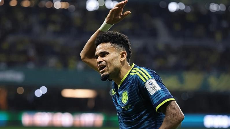 Luis Díaz celebra gol da Colômbia sobre Uzbequistão em jogo da Copa do Mundo