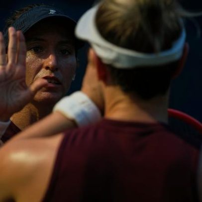 Luisa Stefani avança às oitavas de duplas em Wimbledon
