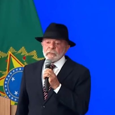 Lula diz que investimentos em educação não devem esperar sobra de dinheiro
