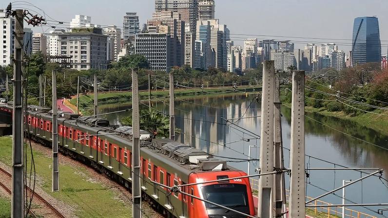 Na imagem, o rio Pinheiros, em São Paulo