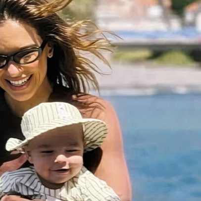 Mariana Rios comemora 1º aniversário com o filho nos braços