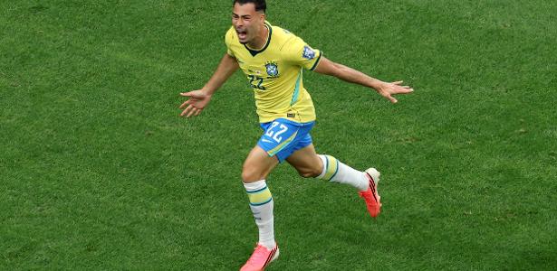 Martinelli comemora gol contra o Japão