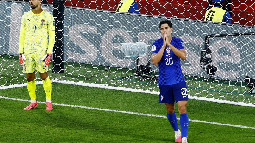 Matanovic lamenta gol anulado da Croácia contra Portugal — Foto: REUTERS/Jeenah Moon
