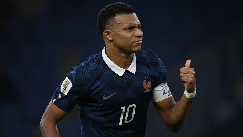 Kylian Mbappé comemora gol na vitória da França sobre o Paraguai na Copa do Mundo de 2026.