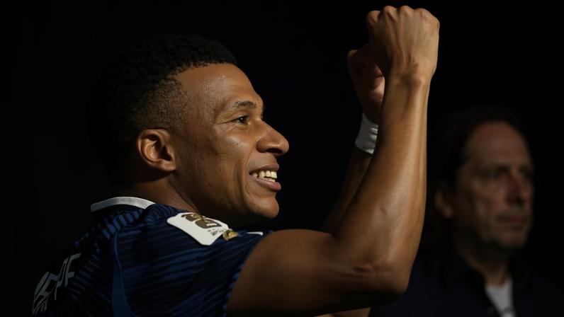 Mbappé, da França, celebra gol sobre o Iraque em duelo da Copa do Mundo