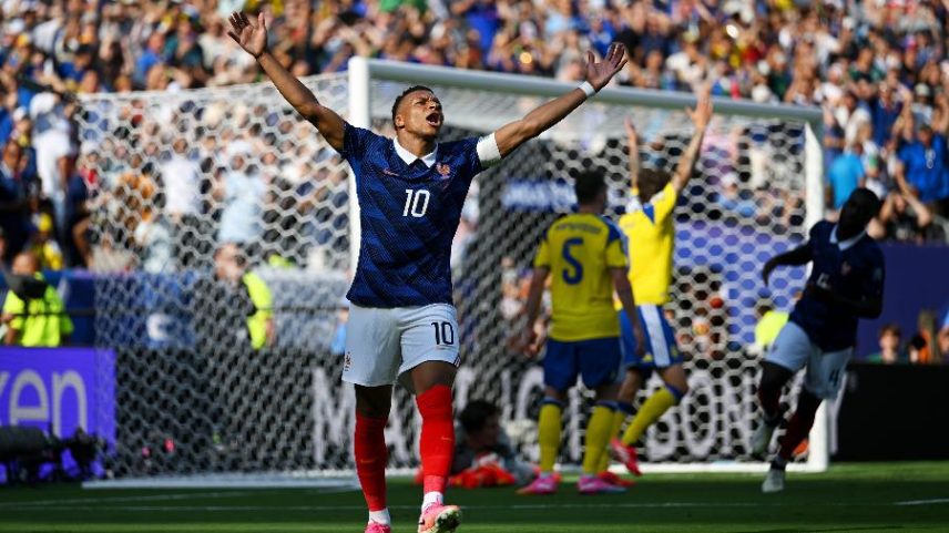 Mbappé durante França x Suécia pela 2ª fase da Copa do Mundo