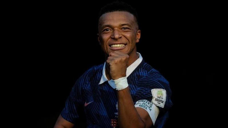 Kylian Mbappé comemora seu gol na vitória da França sobre o Paraguai na Copa do Mundo 2026