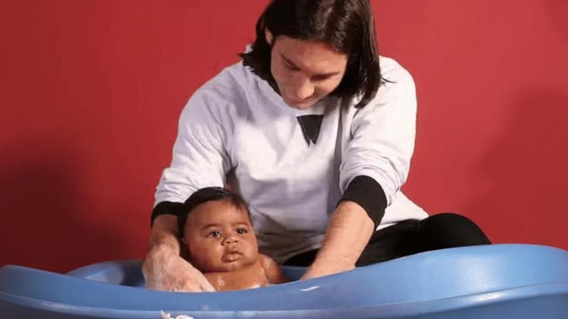 Messi deu banho em Lamine Yamal, com seis meses, para calendário beneficente