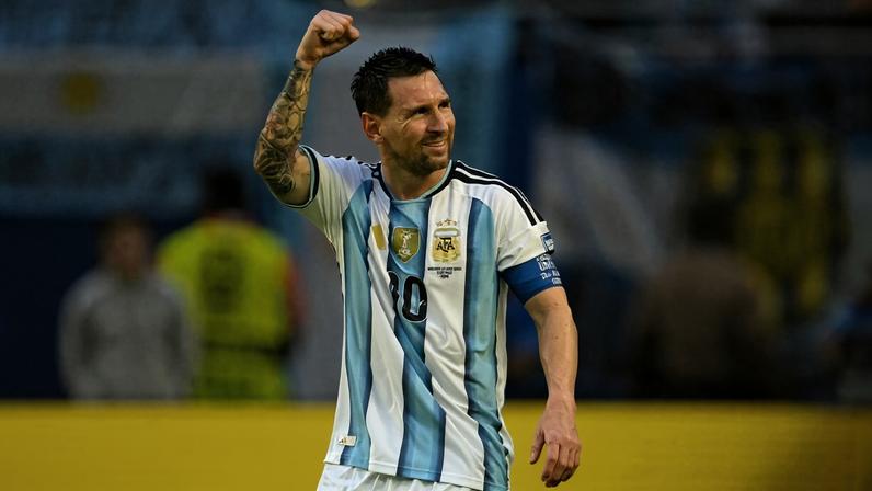 Messi comemora gol no jogo da Argentina contra Cabo Verde pela Copa do Mundo (Foto: Chandan Khanna / AFP)