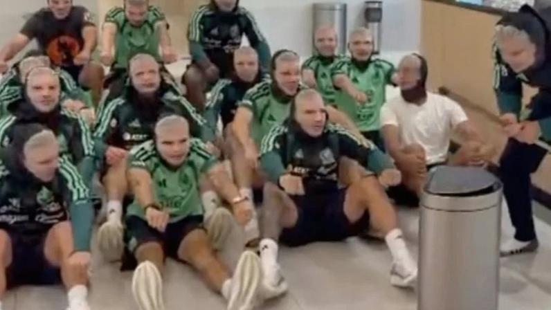 A remada viking se tornou um dos símbolos desta Copa do Mundo e marcou as duas vitórias da Noruega que garantiram a classificação às oitavas de final
