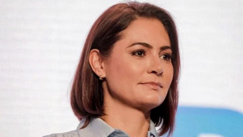 Michelle elogia iniciativa do governo Lula após atrito com Flávio