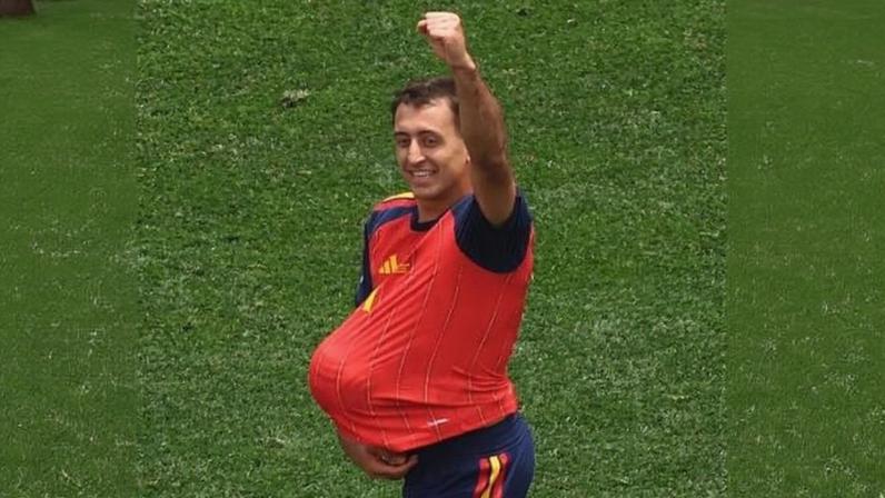 Mikel Oyarzabal, da Espanha, celebra gol marcado contra a Áustria, na segunda fase da Copa