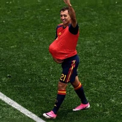 Espanha avança às oitavas sem sofrer gols e iguala ataque de 2010