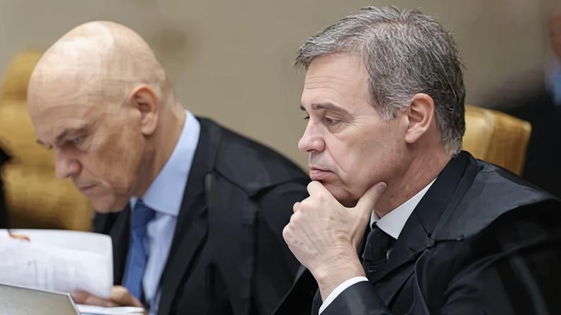 Ministro André Mendonça durante sessão plenária do STF