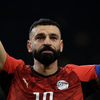 Salah faz pênalti de cavadinha e chora após classificação histórica