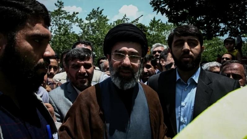 Imagem colorida mostra o líder supremo do Irã, aiatolá Mojtaba Khamenei - Metrópoles