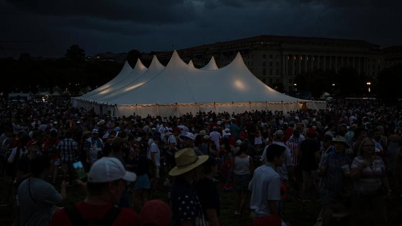 Comemoração da Independência dos Estados Unidos, em Washington, foi esvaziada após alerta de raios e fortes ventos horas antes da fala do presidente