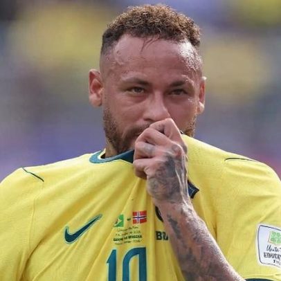 Neymar iguala Pelé com gols em 4 Copas, marcando pênalti na eliminação