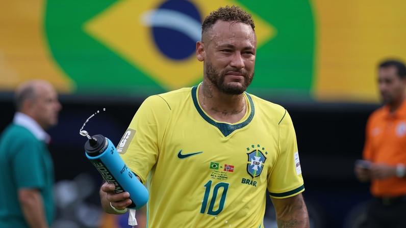 Neymar chora após eliminação do Brasil contra a Noruega