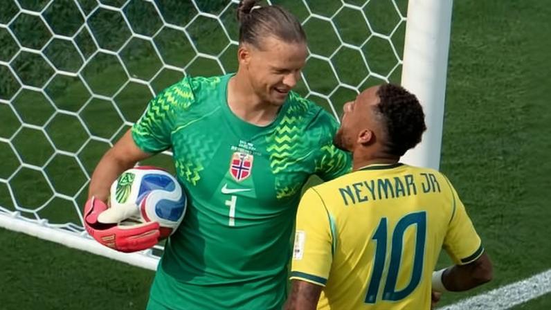 Neymar e goleiro Nyland, da Noruega, bateram boca antes de pênalti