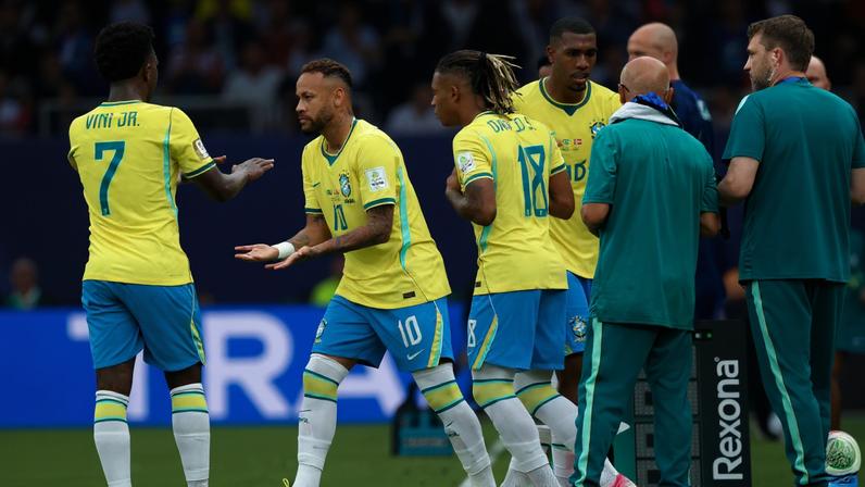 Neymar entra no lugar de Martinelli durante o 2º tempo contra Noruega