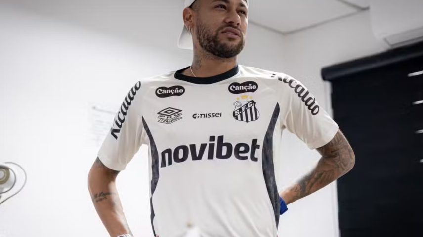 Neymar retorna de férias pós-Copa e se reapresenta ao Santos