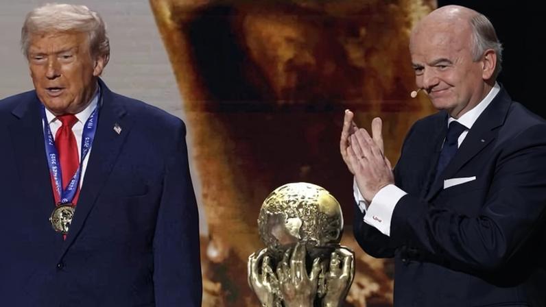 O presidente da Fifa, Gianni Infantino, entrega o Prêmio da Paz da Fifa a Donald Trump, durante o sorteio final da Copa do Mundo