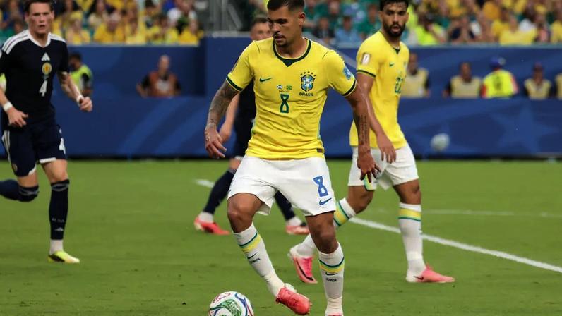 Bruno Guimarães contra a Escócia