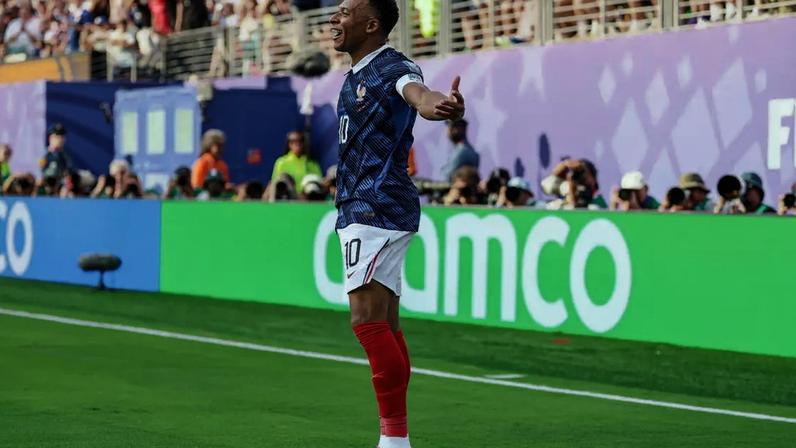 Mbappé estará só na CazéTV