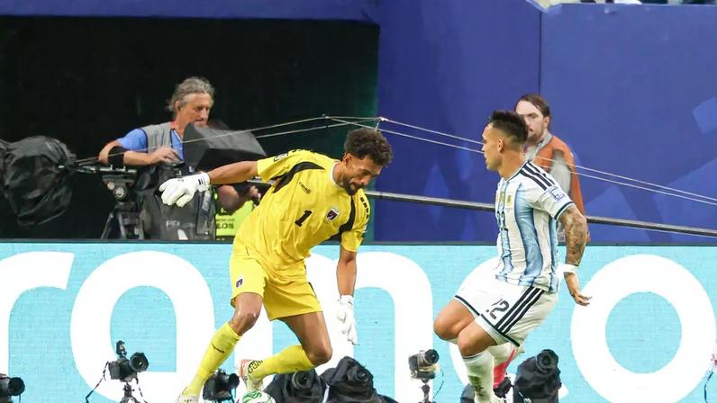 Vozinha em partida contra a Argentina