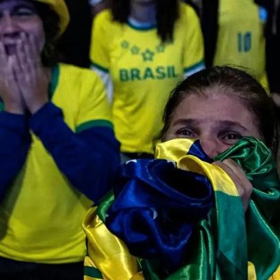 Torcedores reagem com choro e surpresa após eliminação do Brasil