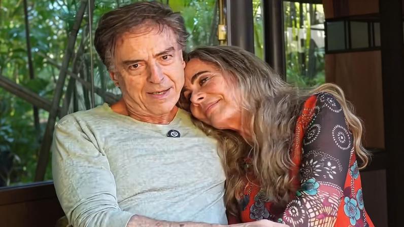 Bruna Lombardi 'obriga' Carlos Alberto Riccielli a gravar vídeo em seu aniversário de 80 anos — Foto: Reprodução/ Instagram