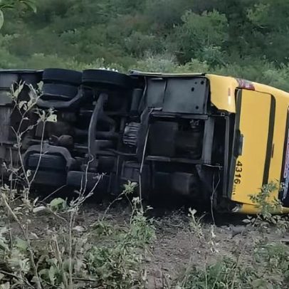 Ônibus com romeiros tomba no Ceará; há mortos e feridos
