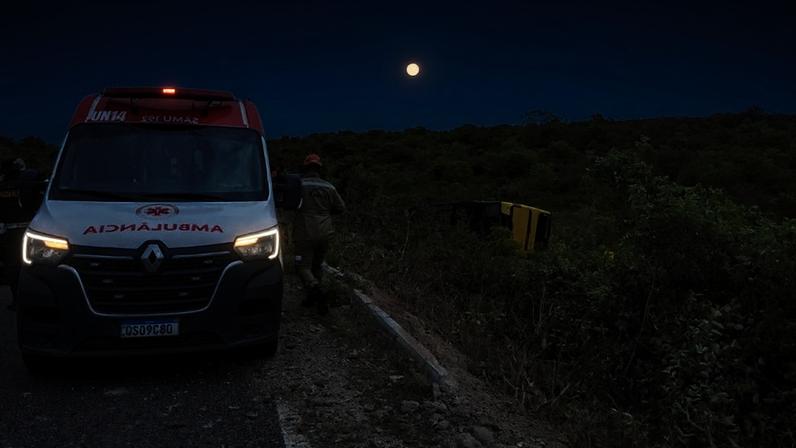 Acidente com ônibus de romeiros no Ceará deixa 2 mortos