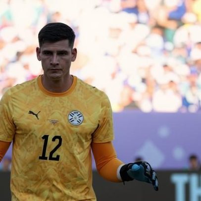 Goleiro do Paraguai lamenta que sem o pênalti a história seria diferente