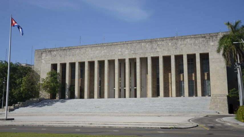 Cuba: rede elétrica nacional entra em colapso