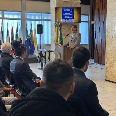 IBGE recebe Medalha do Mérito Farroupilha e apresenta resultados da PEERS ALRS