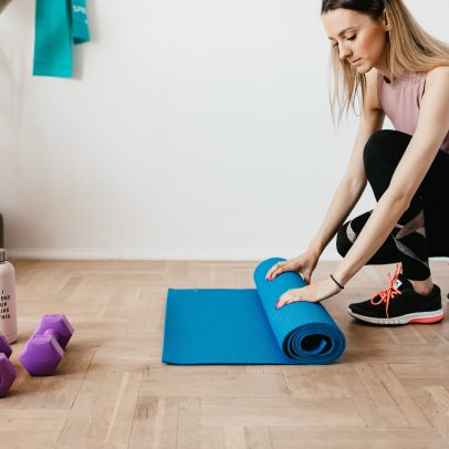 Treinar em casa dá resultado? Especialista aponta apps que ajudam