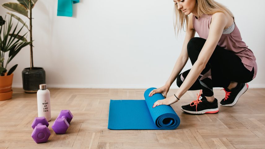 Equipamentos que parecem simples fazem diferença durante o treino em casa — Foto: Divulgação/Pexels (Karolina Grabowska)