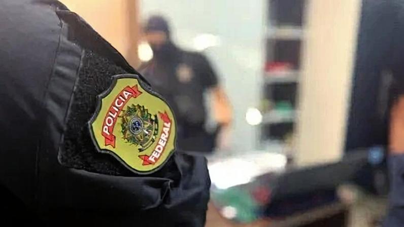 Segundo a Brigada Militar, o policial militar, teria efetuado disparos de arma de fogo contra um policial federal durante o cumprimento do mandado judicial contra a sua esposa