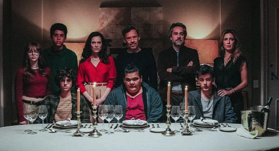 Pôster oficial de 'Precisamos Falar', thriller psicológico brasileiro que chega aos cinemas em setembro
