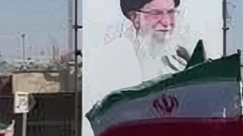 CNN registra protesto de iranianos após morte de Ali Khamenei