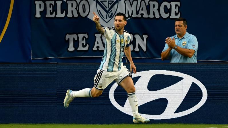 Messi alcança 20 gols na história da Copa do Mundo e amplia vantagem na liderança de todos os tempos (Foto: Chandan Khanna / AFP)