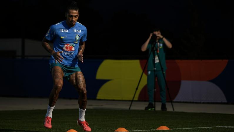Raphinha volta a treinar com grupo da Seleção Brasileira após lesão