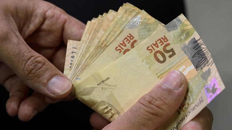 pastor e igreja pagam R$ 5 mil