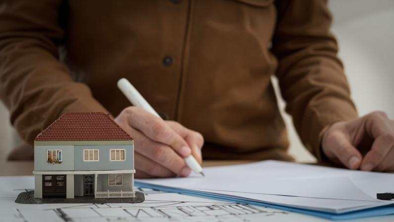 O Registro de Responsabilidade Técnica (RRT) é exigido quando há prestação de serviço técnico nas áreas de arquitetura e urbanismo