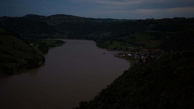 Rio Uruguai volta a subir após chuva volumosa no norte do RS e pode atingir nível de inundação em São Borja, Itaqui e Uruguaiana.