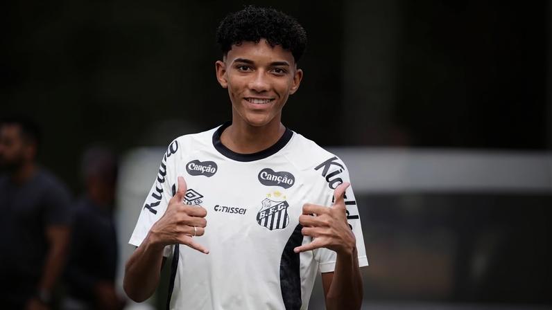 Robinho Jr durante treinamento do elenco profissional do Santos no CT Rei Pelé