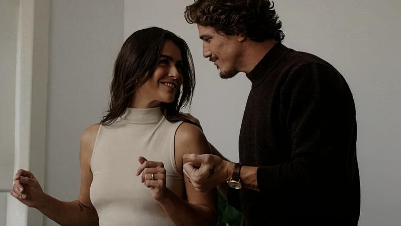 Romulo Arantes Neto anuncia gravidez da esposa, Mari Saad: "Presente"
